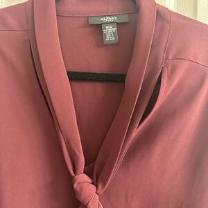Beautiful Alfani maroon top!